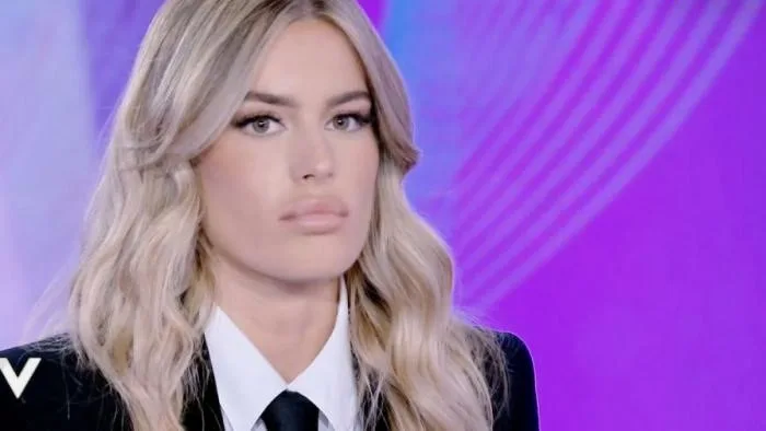 Sophie Codegoni Torna A Verissimo - Trash Italiano