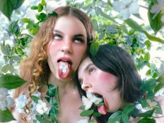 Ghirlande” per Maria Sofia Federico - Trash Italiano
